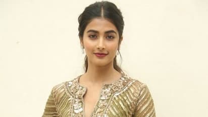 పూజా హెగ్డే తొలి సంపాదన ఎంతంటే..?