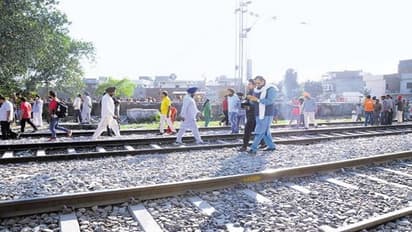 ಮೂವರ ಪ್ರಾಣಕ್ಕೆ ಕುತ್ತುತಂದ ರೈಲ್ವೆ ಹಳಿ ಮೇಲಿನ ಎಣ್ಣೆ ಪಾರ್ಟಿ!