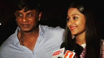 హీరోపై కూతురి కేసు!