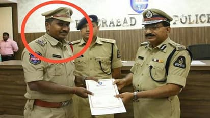 అప్పుడు అవార్డు తీసుకున్న ఎస్ఐ.. లంచం తీసుకుంటూ చిక్కాడు