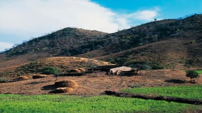 ‘क्या हनुमान ले गए अरावली की पहाड़ियों को’?