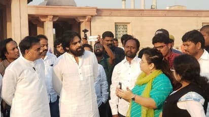 లక్నోలో అంభేద్కర్ పార్కును సందర్శించిన పవన్ (ఫోటోలు)