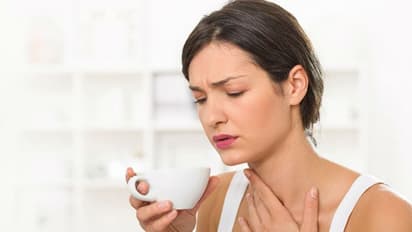 గొంతులో నొప్పిగా ఉందా...? ఈ టైంలో ఈ ఫుడ్స్ తింటే మీ పని గోవింద..!