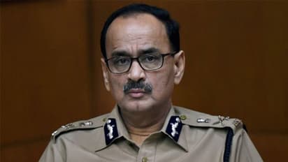 അലോക് കുമാർ വർമ്മയുടെ വീടിന് മുന്നിൽ നിന്ന് നാല് ഐബി ഉദ്യോഗസ്ഥരെ പിടികൂടി