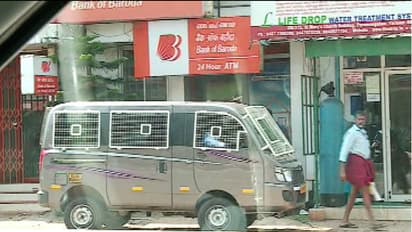 എടിഎമ്മുകൾ കൈകാര്യം ചെയ്യുന്നതിൽ ഗുരുതര അനാസ്ഥ; പണം കൊണ്ടുപോകുന്നത് സുരക്ഷാമാനദണ്ഡങ്ങൾ പാലിക്കാതെ