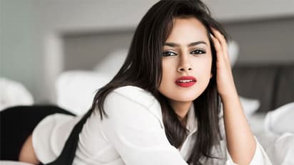 సూపర్ స్టార్లంతా ఏమైపోయారు..? హీరోయిన్ ఫైర్!