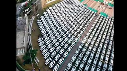 ദീപാവലി സമ്മാനമായി വജ്ര വ്യാപാരി ജീവനക്കാർക്ക് നല്‍കിയത് 600 കാറുകൾ