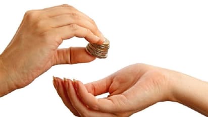 সন্ধ্যের পর এই কটি জিনিস কখনোই দান করবেন না, আসতে পারে চরম দুর্ভোগ