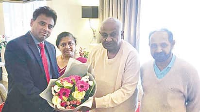 ಲಂಡನ್ ಬಸವಣ್ಣ ಪ್ರತಿಮೆಗೆ ಗೌಡರಿಂದ ಗೌರವ