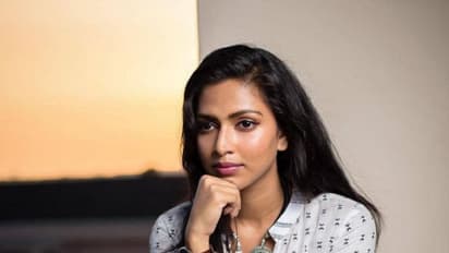 ஹோலி பண்டிகையை ஜாலியாக கொண்டாடிய அமலா பால்! கலர் ஃபுல்லாக வெளியிட்ட புகைப்படம்!