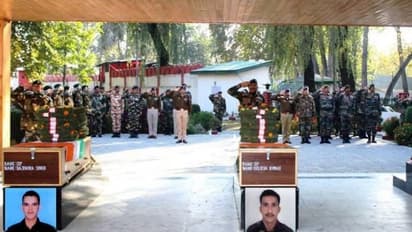 Kashmir: Stone pelters attack Army convoy in Anantnag, 1 jawan killed; social media mourns and fumes