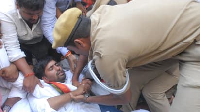 రాఫెల్ ఇష్యూపై హైదరాబాద్ లో ధర్నా (ఫొటోలు)