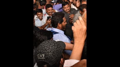 జగన్పై దాడి: వైసీపీ పిటిషన్పై విచారణ బుధవారానికి వాయిదా