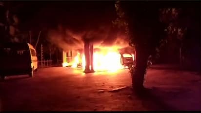 శబరిమల తీర్పుకి మద్దతు పలికిన స్వామీజీ... ఆశ్రమానికి నిప్పు