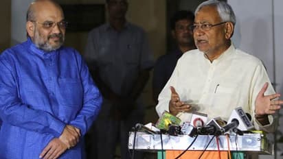 எங்கிட்டயே உன் வேலையை காமிக்கிறியா.. நிதிஷ் குமார் கட்சியை சேர்ந்த 5 எம்எல்ஏக்களை தட்டித்தூக்கிய பாஜக..!