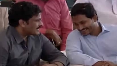 జగన్ కు చిరంజీవి ఫోన్:ఆరోగ్య వివరాలపై ఆరా