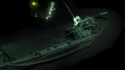 വീഡിയോ: അദ്ഭുതമായി കടലിന്റെ അടിത്തട്ടിലെ കപ്പല്!