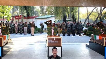 ताबड़तोड़ मुठभेड़ों से बौखलाए आतंकवादी  स्नाइपर से सुरक्षा बलों को बना रहे निशाना