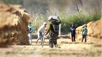 पत्थरबाजों के खिलाफ सुरक्षा बलों के मानवाधिकारों की रक्षा क्यों नहीं? सुप्रीम कोर्ट सुनेगा याचिका