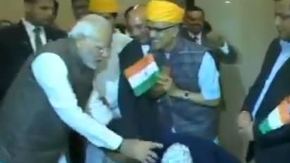 'ഭാരത് മാതാ കീ ജയ്' വിളികളോടെ മോദിയെ ചേര്ത്ത് പിടിച്ച് ജപ്പാനിലെ ഇന്ത്യന് സമൂഹം