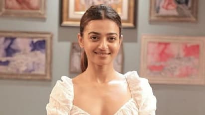 జాకెట్ వేసుకొమ్మని అసభ్యంగా ప్రవర్తించారు.. రాధికా షాకింగ్ కామెంట్స్!