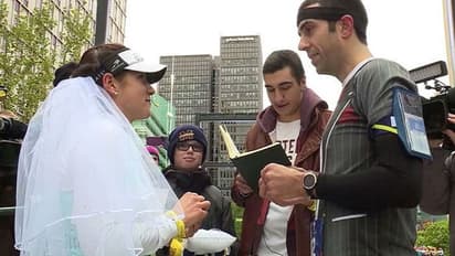 ಮ್ಯಾರಾಥಾನ್ ಓಡುತ್ತಲೇ ಮದುವೆಯಾದ ಜೋಡಿ ಇದು!