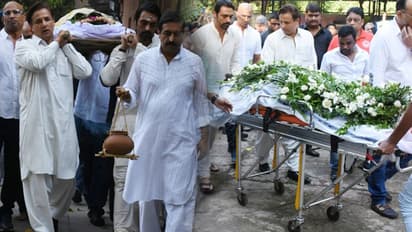 अर्जुन रामपाल की मां का निधन, कैंसर से लड़ रही थी जंग