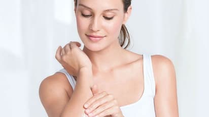 শুধু মুখই নয় হাতকে সুন্দর রাখতেও প্রাথমিক কিছু যত্নের প্রয়োজন, জেনে নিন এখনই