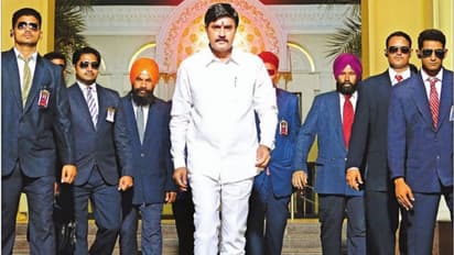 మీ ఇద్దరిలో 'తెలంగాణ దేవుడు' ఎవరు? ఈ కన్ఫూజన్ ఏంటి ?