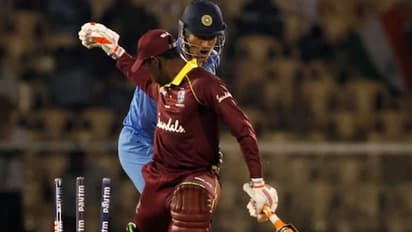 ಬೆಳಕಿಗಿಂತ ವೇಗ ಧೋನಿ ಕೈ ಚಳಕ..! ಧೋನಿ ದಿ ರಿಯಲ್ ಬಾಸ್..!