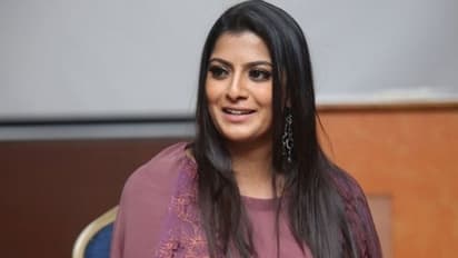 పెళ్లి చేసుకొని రోజూ వాడి ముఖమే చూడాలా..? వరలక్ష్మీ కామెంట్స్!