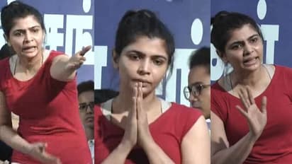 உள்ளாடை தெரியும் படி உடை அணியவில்லை! பாடகி சின்மயி விளக்கம்!