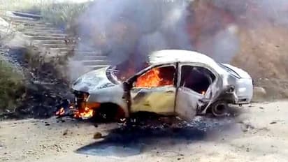 కారులో మంటలు...దూకేసిన ప్రయాణికులు (వీడియో)