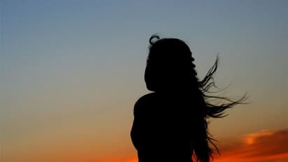 నటికి పొలిటీషియన్ వార్నింగ్.. సిటీ వదిలి జంప్!