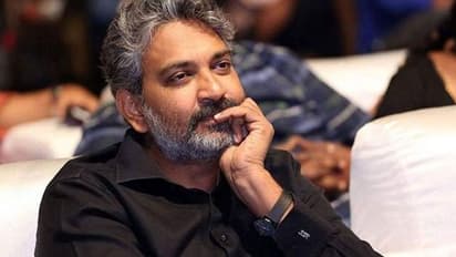 సీన్ లోకి రాజమౌళి, శ్రీనుకు హెల్ప్ అవుతుందా?