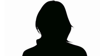 డబ్బు చూపించి హీరోయిన్లకు ఎర వేస్తున్నారు!