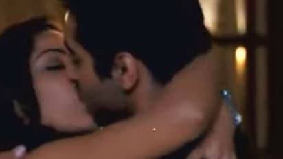 ఆ హీరోయిన్ తో లిప్ లాక్ చూసి నా భార్య వదిలేసింది: హీరో కామెంట్స్!