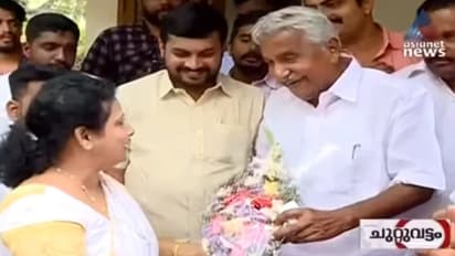 ഉമ്മൻ ചാണ്ടിക്ക് തിരുവനന്തപുരം വിമാനത്താവളത്തിൽ സ്വീകരണം; പ്രതികരിക്കാതെ ചെന്നിത്തലയും ഉമ്മൻചാണ്ടിയും