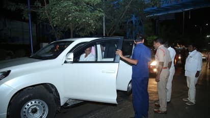 Telangana Assembly Elections 2023 : తెల్లవారుజామునే మంత్రి హరీష్ పై పోలీసుల తనిఖీలు