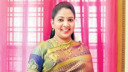 ప్రేమ పెళ్లి..హనీమూన్ డబ్బుల కోసం వేధింపులు.. డాక్టర్ ఆత్మహత్య