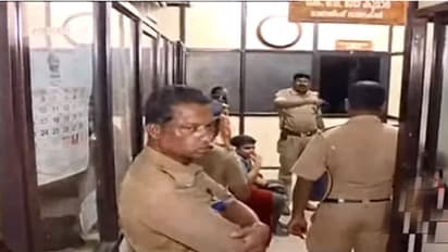 സിഡ്കോ ആസ്ഥാനത്ത് സിപിഎം നേതാവ് എംഎം ലോറന്സിന്റെ മകളുടെ കുത്തിയിരിപ്പ് സമരം