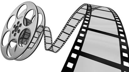 సినీ కళాకారుడి నిర్వాకం.. భార్యకి ఇంట్లోనే ప్రసవం!