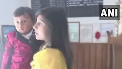 ಎಲ್ಲರೊಳಗೊಬ್ಬನಾಗಿ ಎಲ್ಲರಂತಾಗು: ಅಂಗನವಾಡಿಗೆ ಜಿಲ್ಲಾಧಿಕಾರಿ ಮಗು!