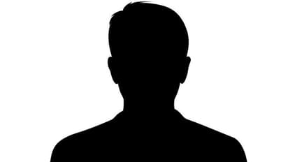 స్టార్ హీరో, డైరెక్టర్ పై అసహనం వ్యక్తం చేస్తోన్న టాప్ రైటర్!