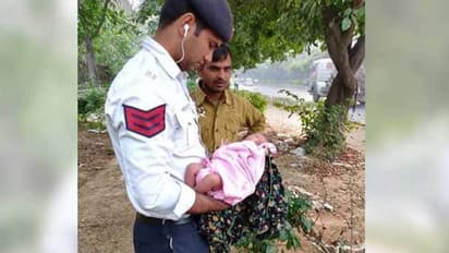 രാജ്യതലസ്ഥാനത്ത് തെരുവുനായകള്ക്കിടയില് ഉപേക്ഷിക്കപ്പെട്ട് ചോരക്കുഞ്ഞ്
