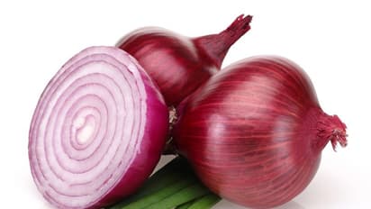 ఉల్లితో మిలమిలలాడే అందం మీ సొంతం