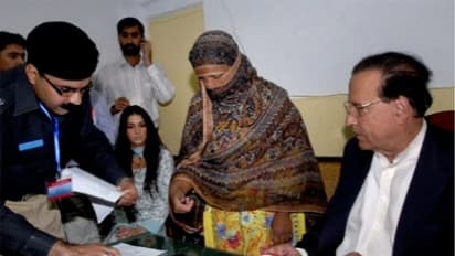 മതനിന്ദ കേസില് പാക് സുപ്രീംകോടതി കുറ്റവിമുക്തയാക്കിയ ആസിയ ബീവി ജയിലില് തന്നെ