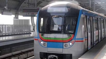 హైదరాబాద్ మెట్రో స్టేషన్ లో మహిళ ఆత్మహత్యాయత్నం