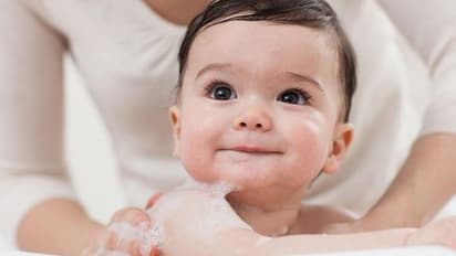 കുഞ്ഞിനെ കുളിപ്പിക്കുമ്പോൾ ശ്രദ്ധിക്കേണ്ട കാര്യങ്ങൾ