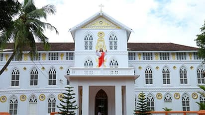 Uniform Mass : കുർബാന പരിഷ്കരണം; വൈദികർ വീണ്ടും നിരാഹാര സമരം തുടങ്ങി